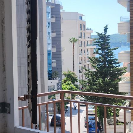 Bela Kuca Studio Apartments-Na Korak Do Mora-A Step To The Sea Rafailovici Exterior photo