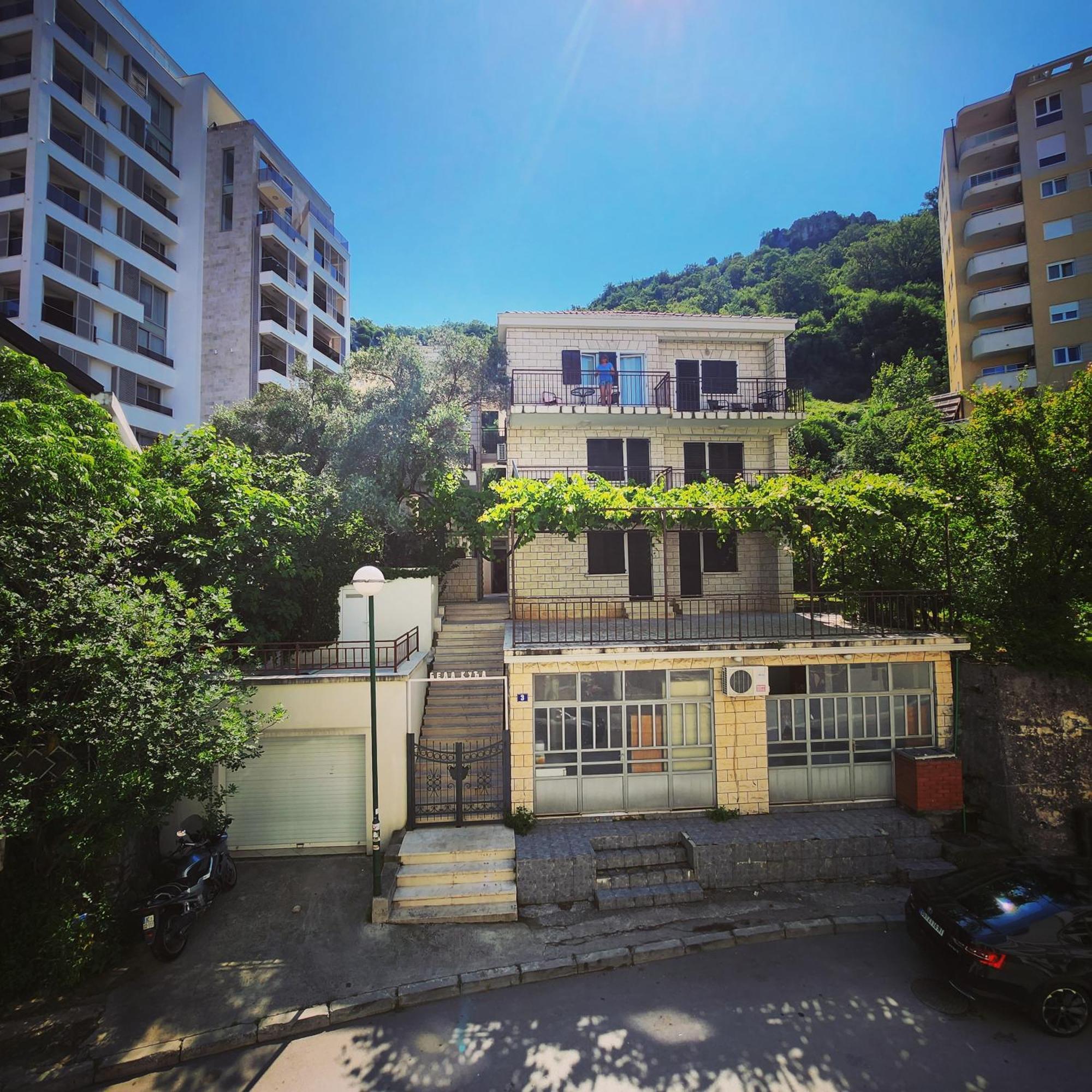 Bela Kuca Studio Apartments-Na Korak Do Mora-A Step To The Sea Rafailovici Exterior photo