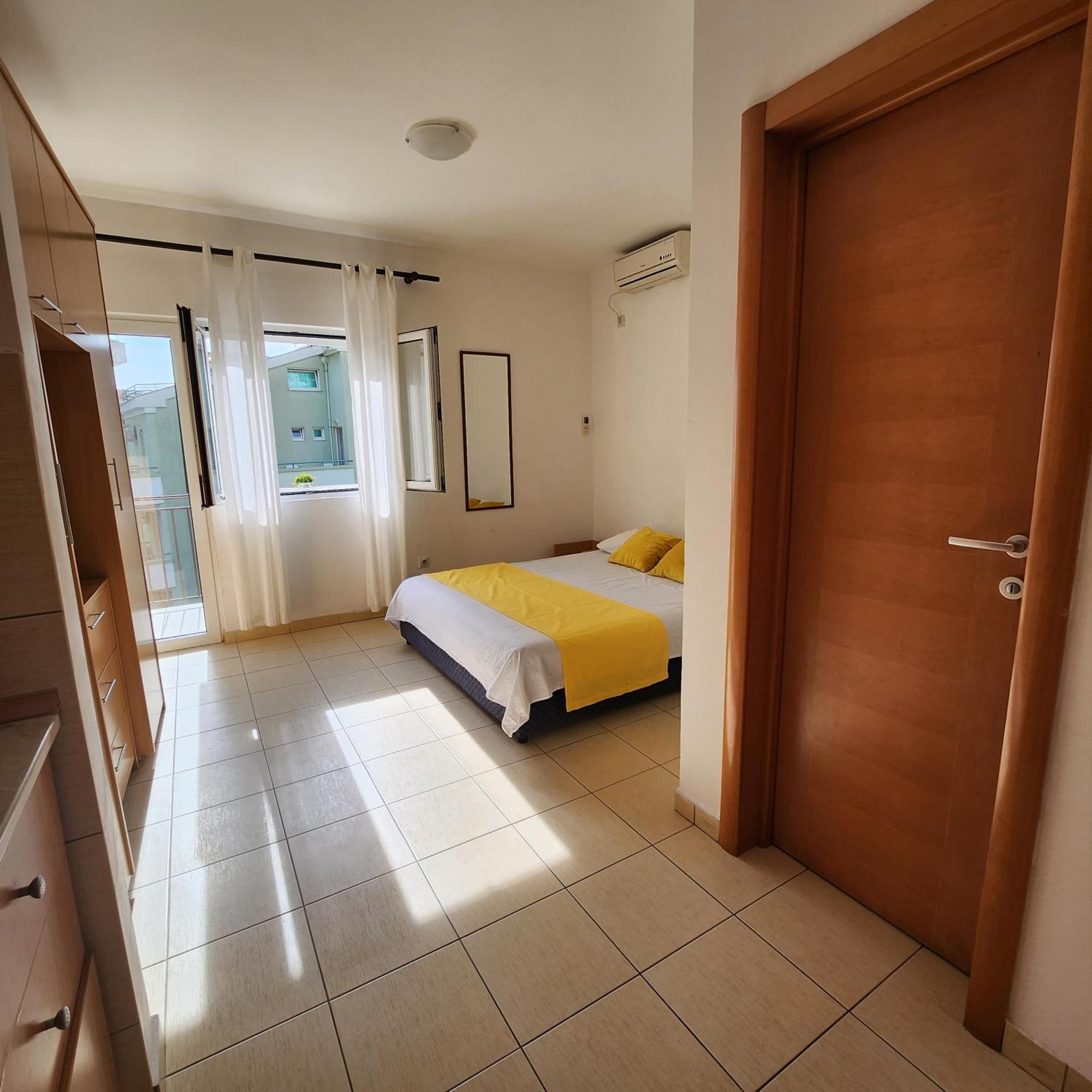 Bela Kuca Studio Apartments-Na Korak Do Mora-A Step To The Sea Rafailovici Exterior photo